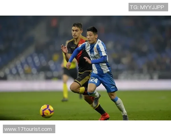 汪峰与足球巨星亲密合影 引发球迷热议深度交流瞬间曝光