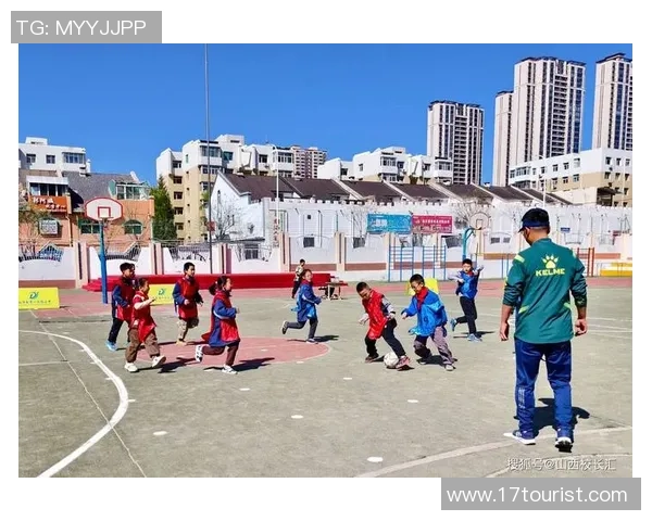 盘带如风突破极限展示足球绕桩球星非凡技艺魅力四射绿茵赛场