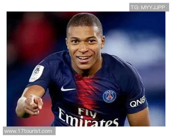 猜猜这位足球老球星是谁？他的名字曾在绿茵场上闪耀全世界