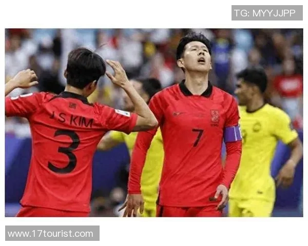 六号球星领衔球队攻防全能表现 引领足球场上风云再起